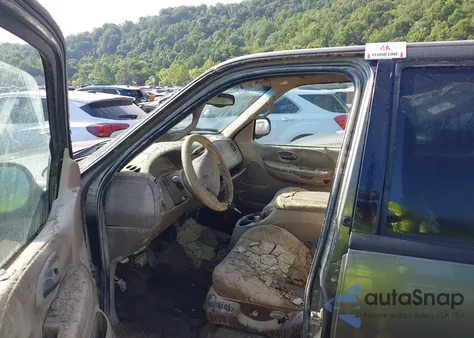 2002 Ford F-150 Lariat/Xlt из США, поврежденный, VIN 1FTRW08L22KA65184